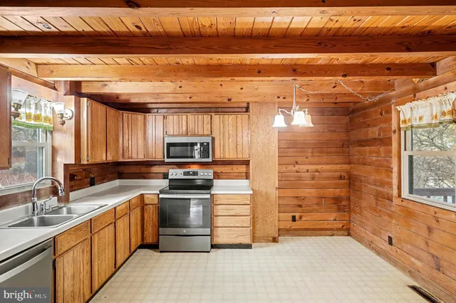 $750,000 | 1304 Wakemans Grove Road, Edinburg, VA 22824