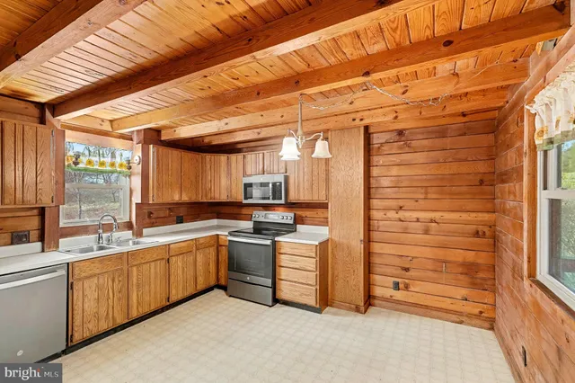 $750,000 | 1304 Wakemans Grove Road, Edinburg, VA 22824