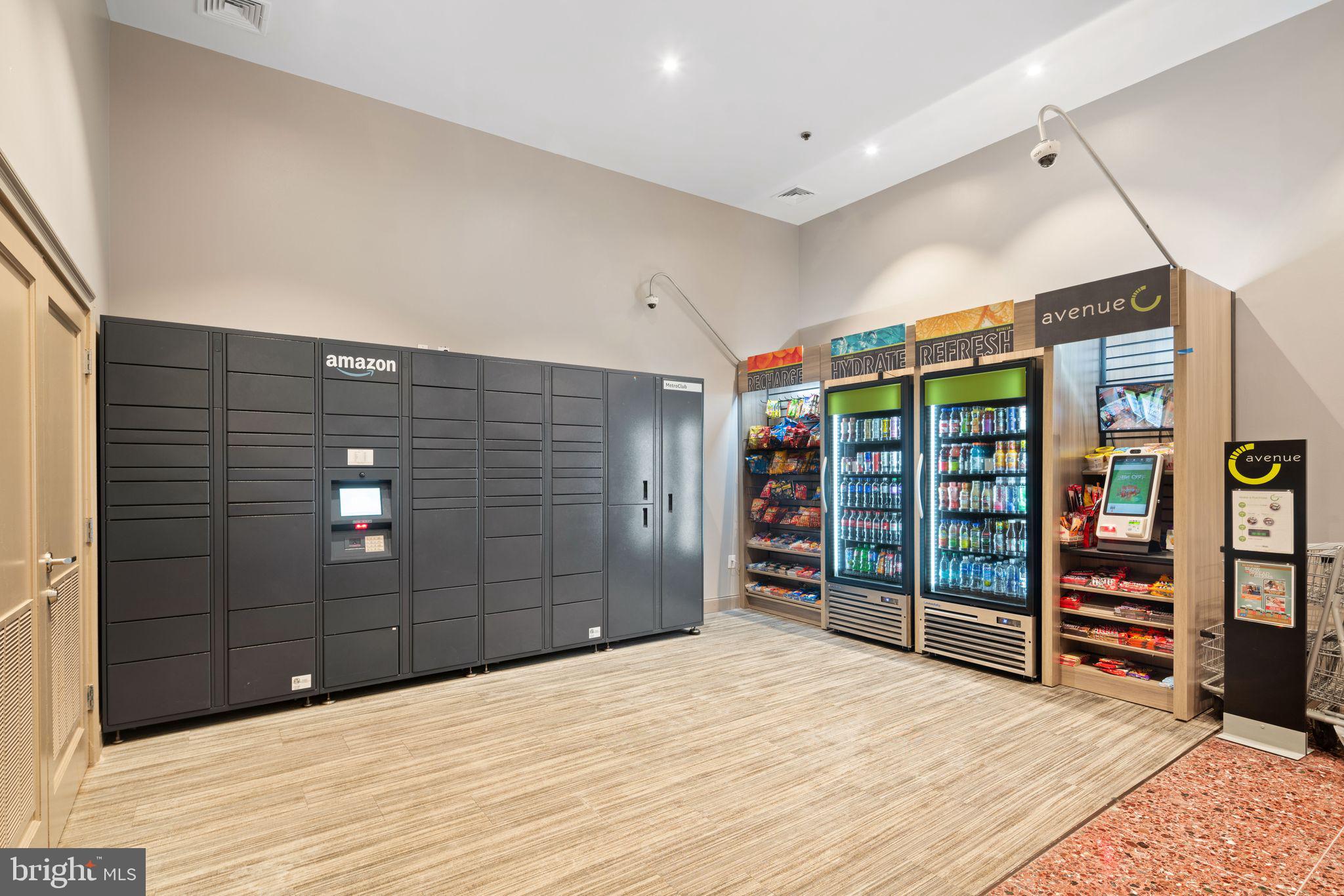 201-59 North 8th Street, Unit 603 Philadelphia, PA 19106 - Photo 27 of 35 a view of an empty room with furniture and closet