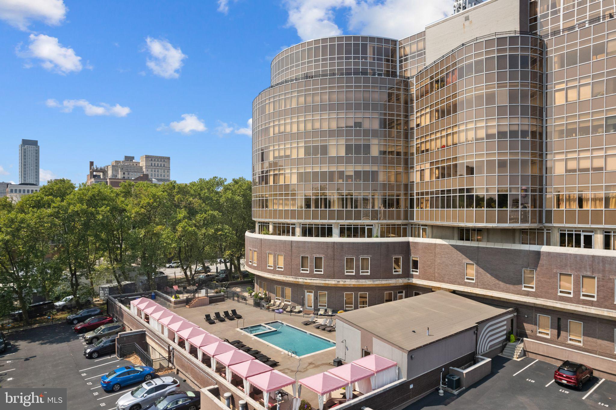 201-59 North 8th Street, Unit 603 Philadelphia, PA 19106 - Photo 34 of 35 a view of a tall building from a balcony