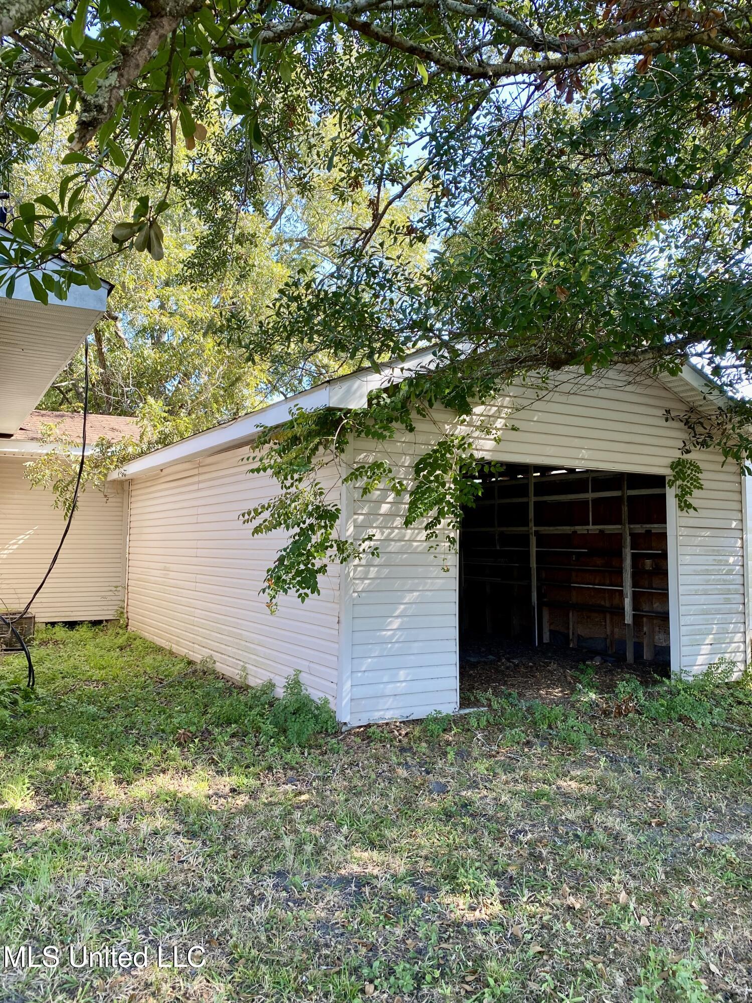 620 Williams Avenue Picayune, MS 39466 - Photo 5 of 9 5, garage, IMG_5562