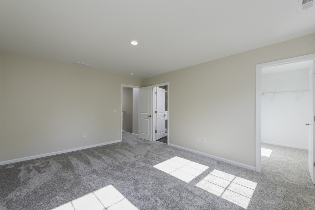 804 Neubauer Circle Lindenhurst, IL 60046 - Photo 13 of 30 a view of an empty room