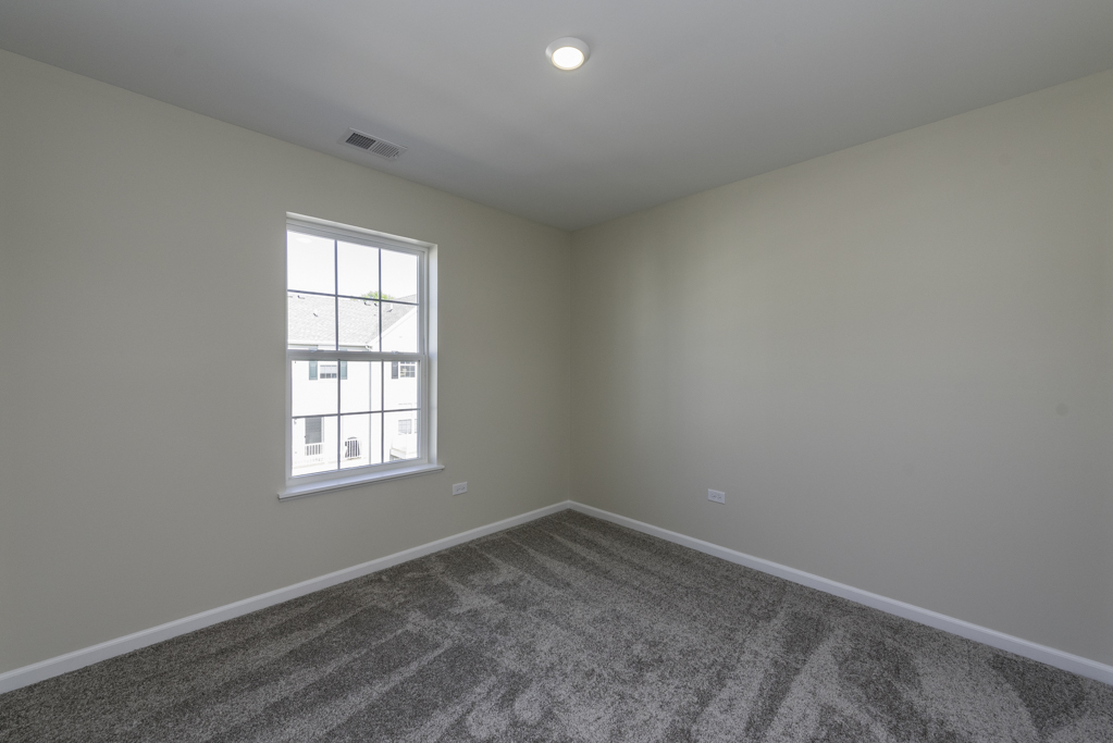 804 Neubauer Circle Lindenhurst, IL 60046 - Photo 20 of 30 an empty room with a window