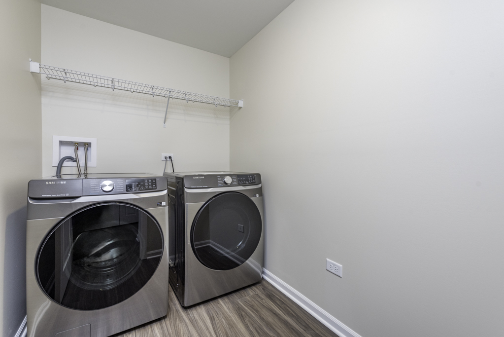 804 Neubauer Circle Lindenhurst, IL 60046 - Photo 25 of 30 a utility room with dryer and washer