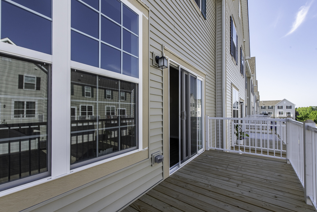 804 Neubauer Circle Lindenhurst, IL 60046 - Photo 27 of 30 a view of a house with a balcony