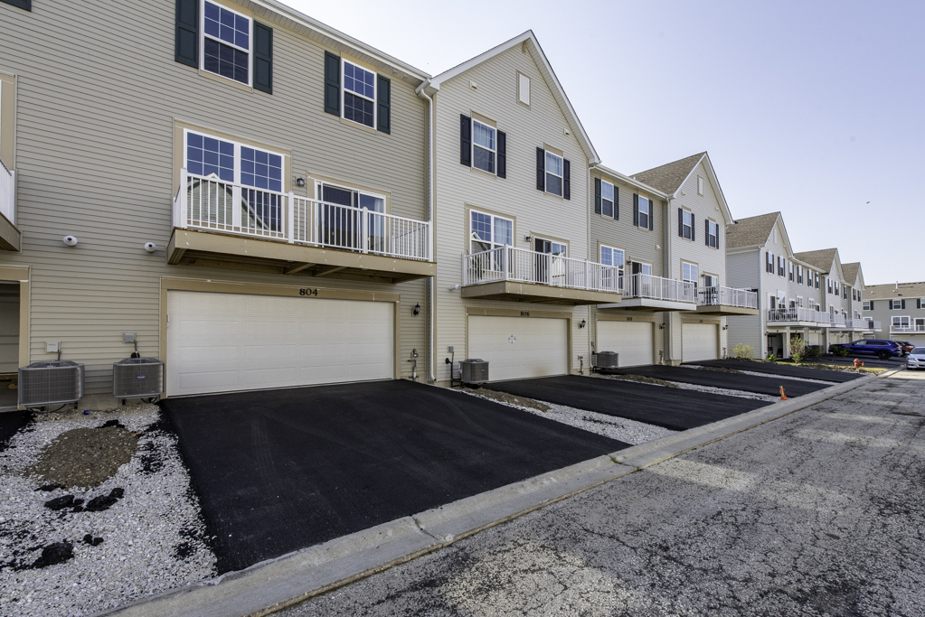 804 Neubauer Circle Lindenhurst, IL 60046 - Photo 28 of 30 a view of a street with house