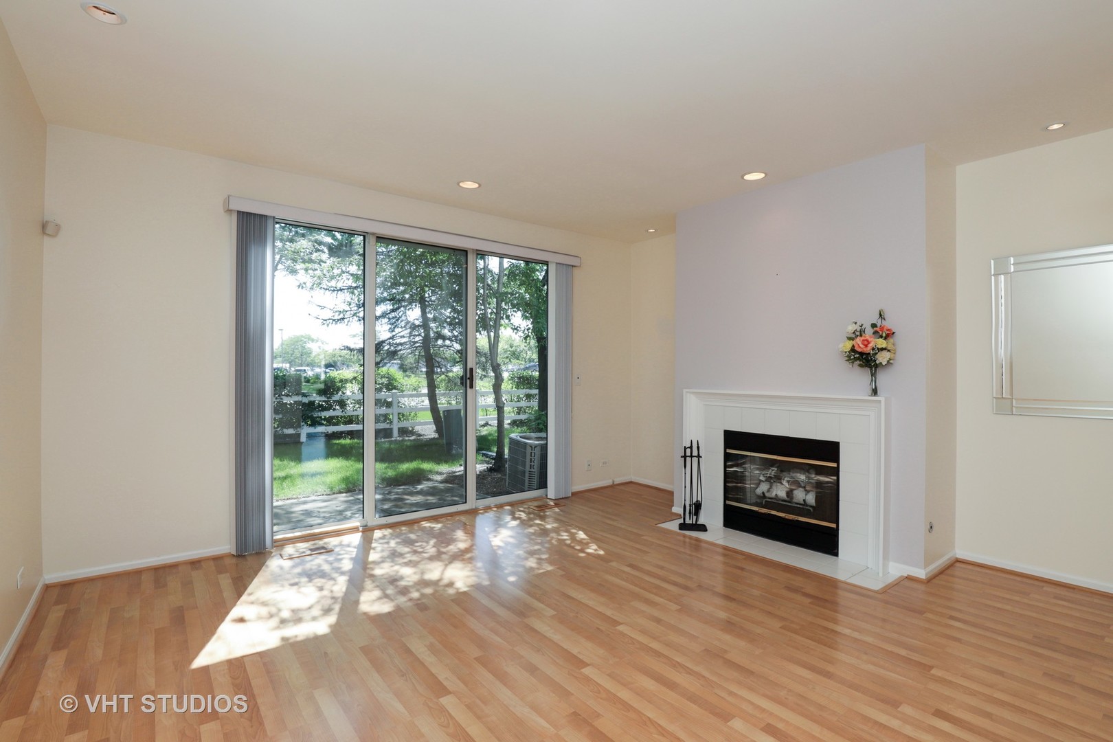 17778 Braewick Road Gurnee, IL 60031 - Photo 2 of 10