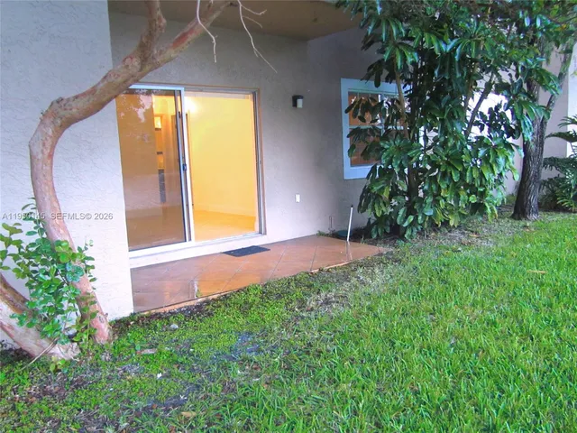 $1,750 | 1731 Northwest 96th Terrace, Unit 2J, Pembroke Pines, FL 33024