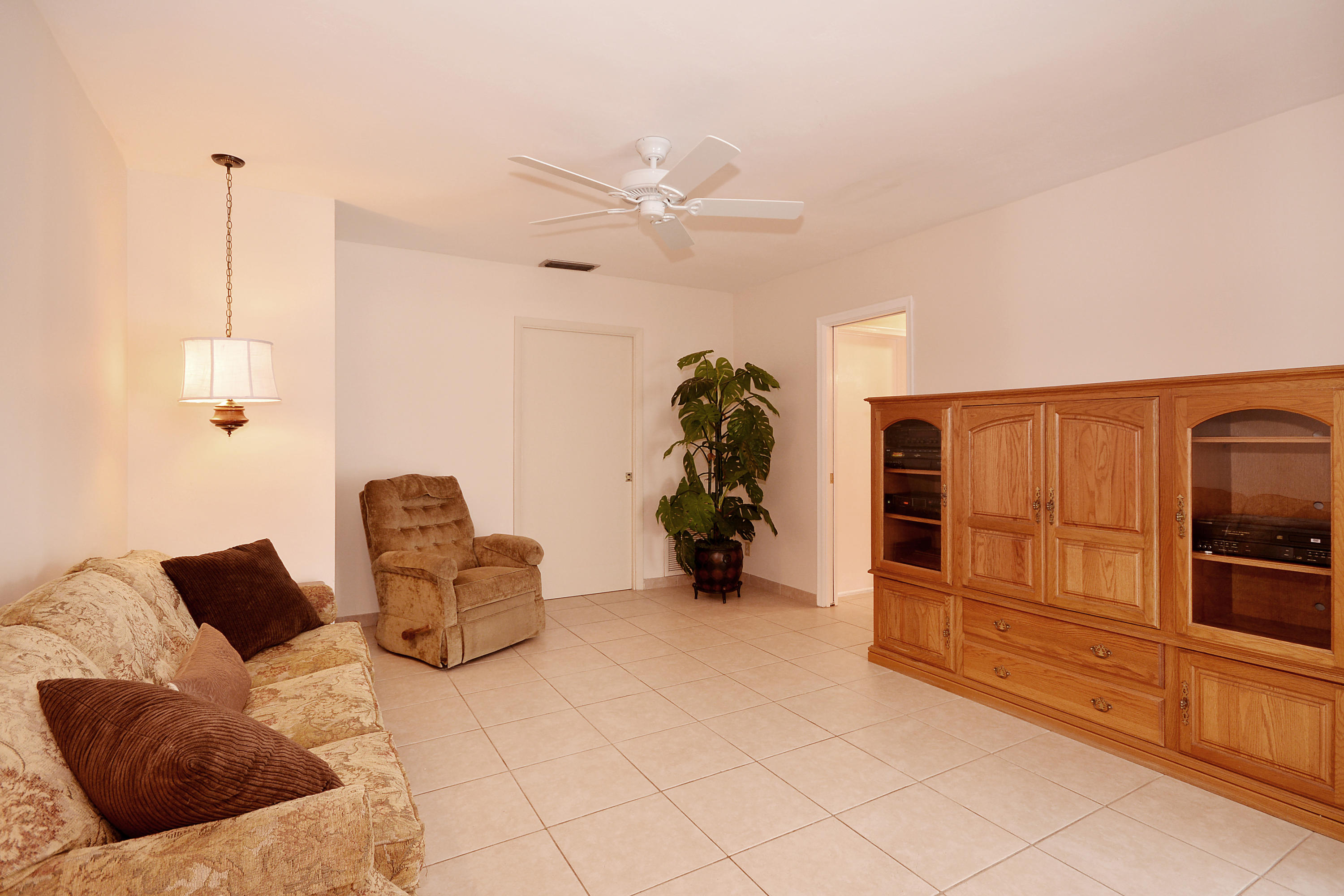 940 Northwest 10th Street Boca Raton, FL 33486 - Photo 7 of 23 VHT-RX-10213746_6.jpg