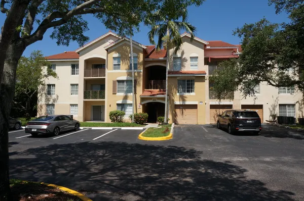 $2,000 | 4021 San Marino Boulevard, Unit 204, West Palm Beach, FL 33409