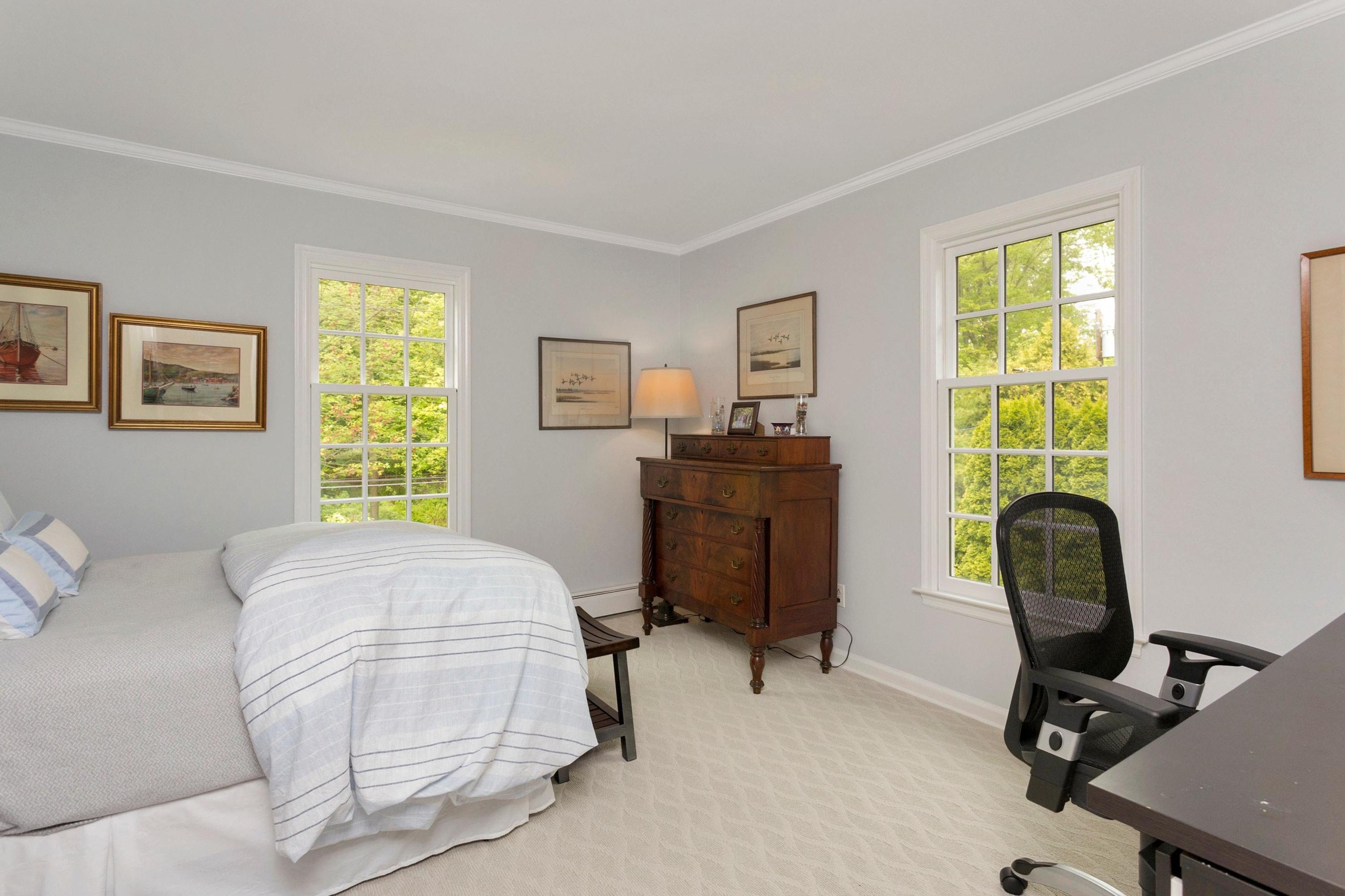 350 Middlesex Road Darien, CT 06820 - Photo 19 of 23 a bedroom with a workspace