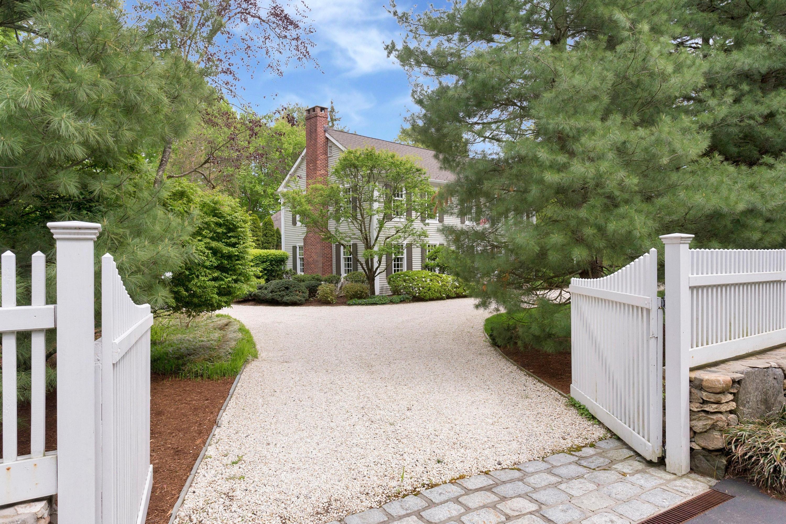 350 Middlesex Road Darien, CT 06820 - Photo 3 of 23 a view of a back yard