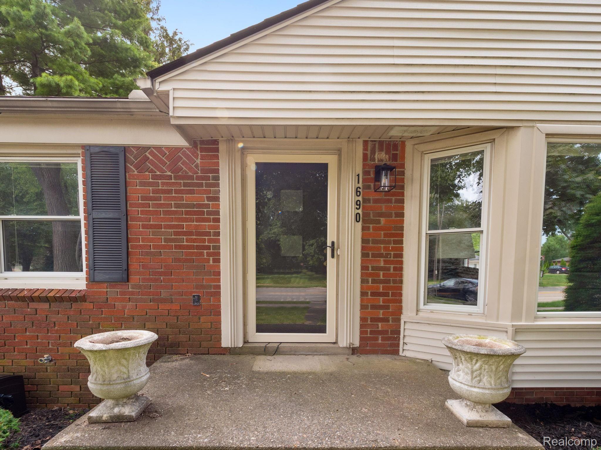 1690 East Maple Road Birmingham, MI 48009 - Photo 2 of 32 10-web-or-mls-P3811284.jpg