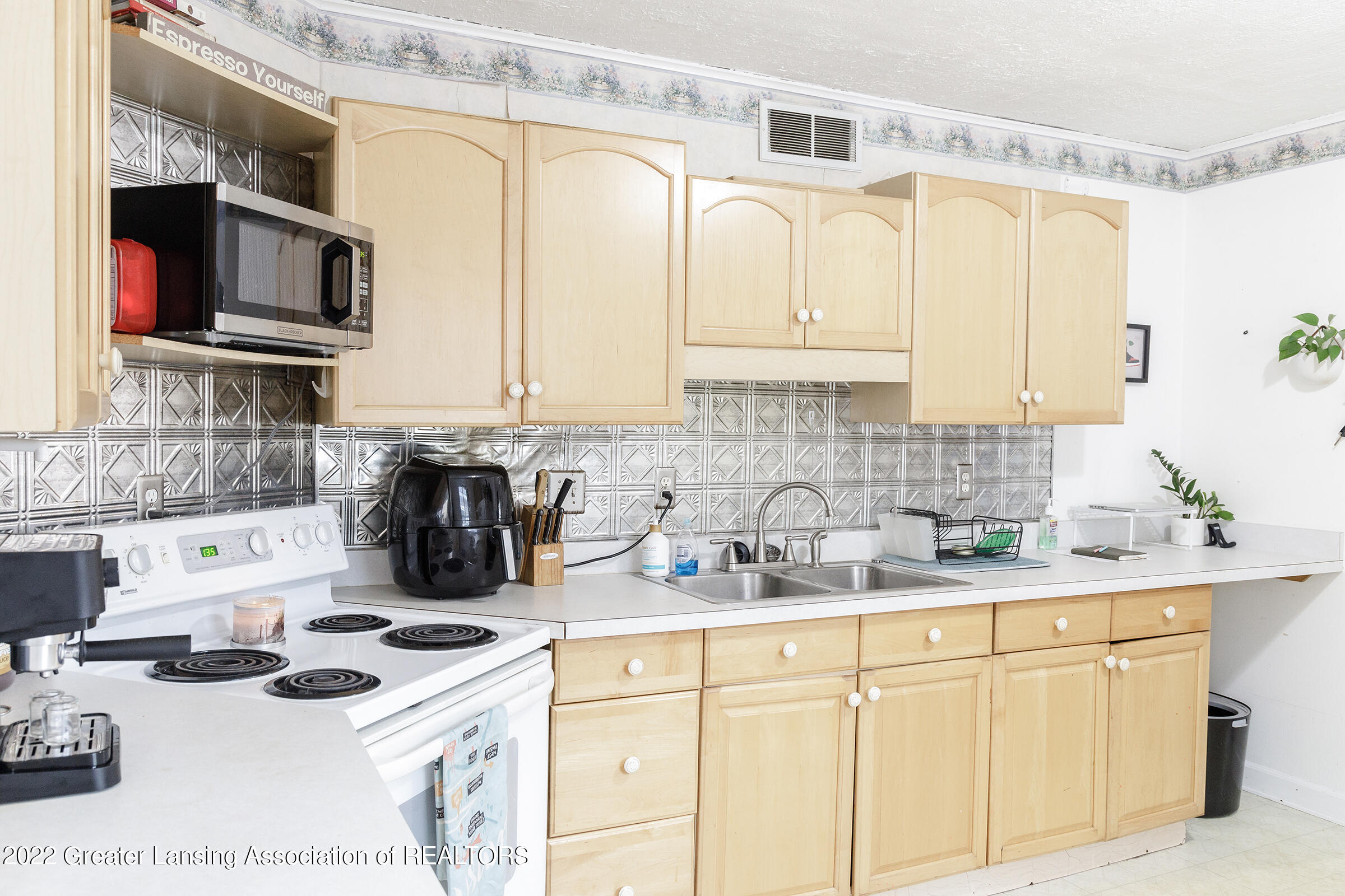 4904 Christiansen Road Lansing, MI 48910 - Photo 10 of 21 BDPH0889