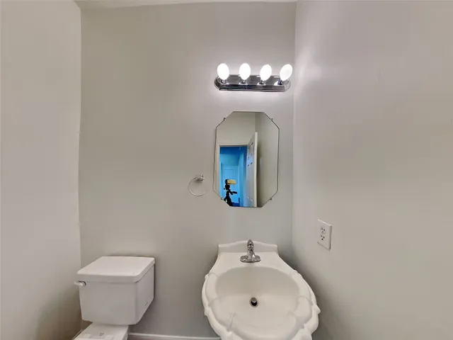 $2,425 | 2911 Linda Drive, Pearland, TX 77584