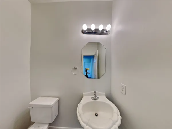 $2,220 | 2911 Linda Drive, Pearland, TX 77584