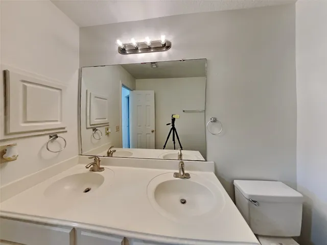 $2,425 | 2911 Linda Drive, Pearland, TX 77584