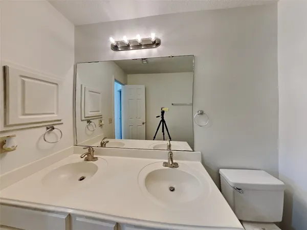 $2,220 | 2911 Linda Drive, Pearland, TX 77584