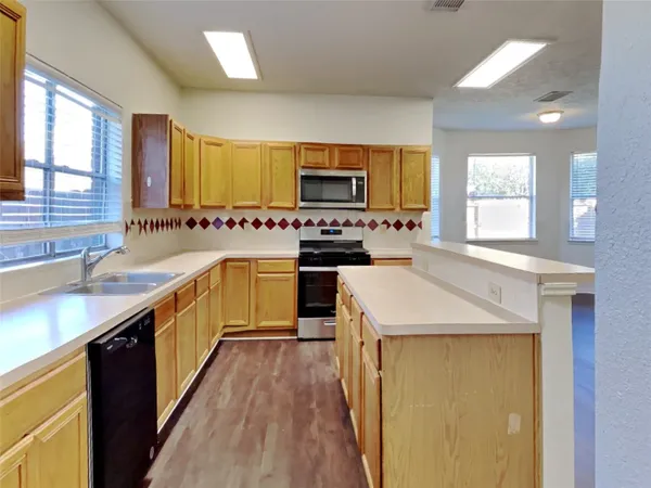 $2,220 | 2911 Linda Drive, Pearland, TX 77584