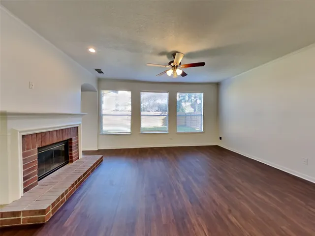 $2,425 | 2911 Linda Drive, Pearland, TX 77584