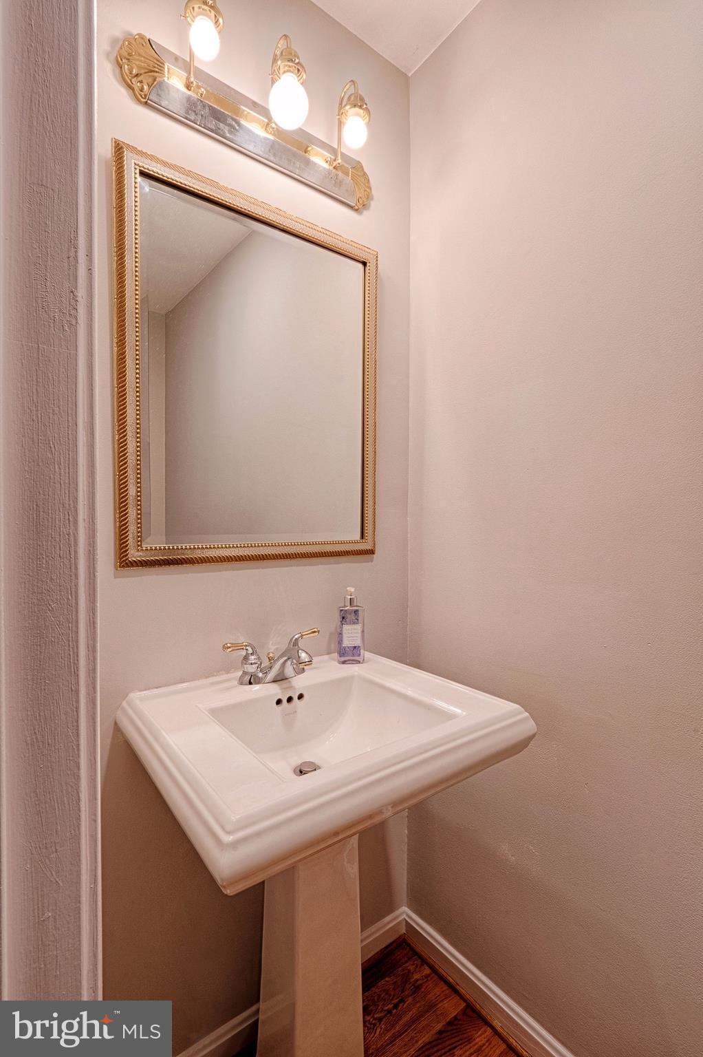 11869 Fawn Ridge Lane Reston, VA 20194 - Photo 13 of 30 Main level powder room
