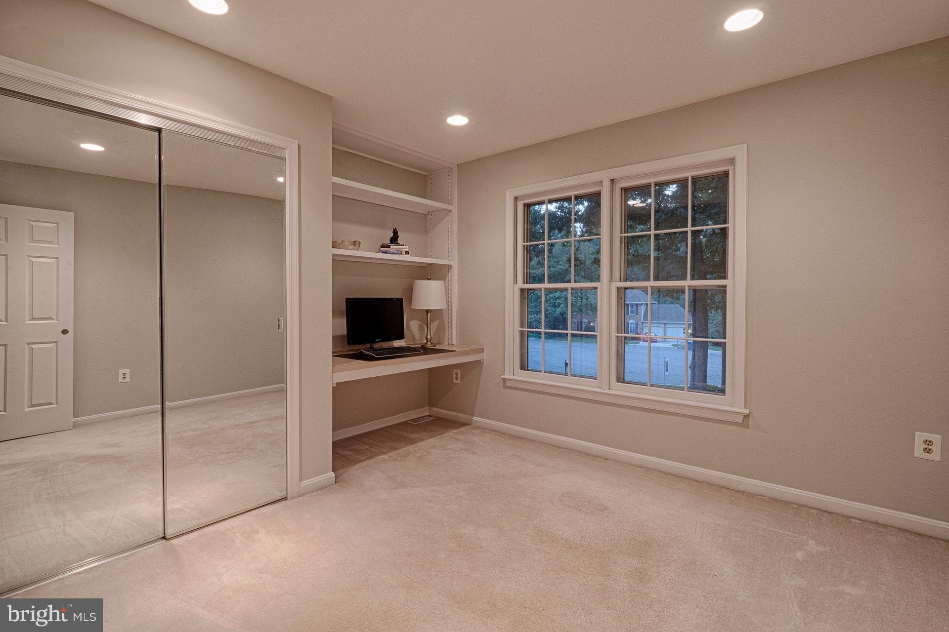 11869 Fawn Ridge Lane Reston, VA 20194 - Photo 19 of 30 BR with built-in study/desk