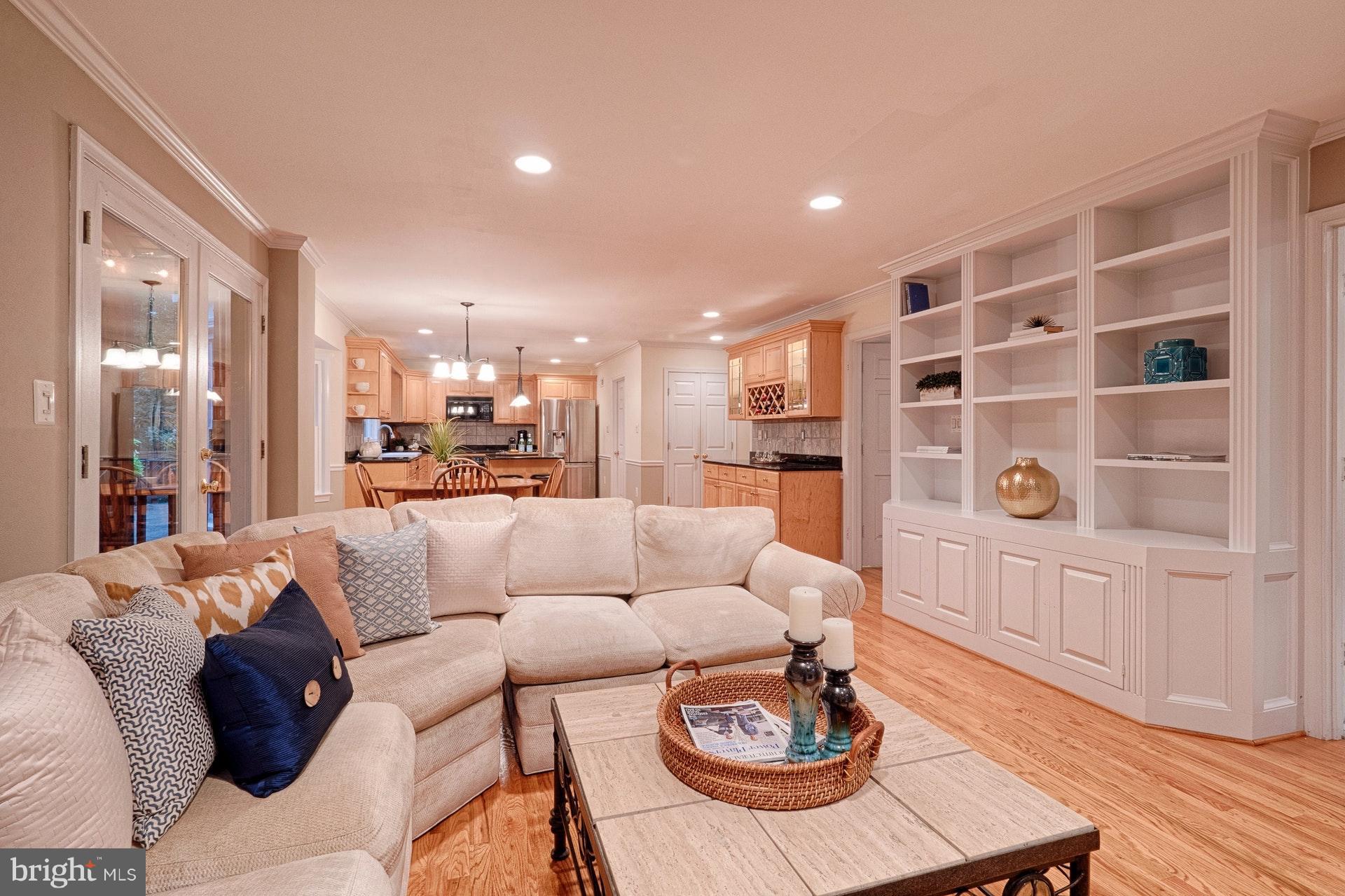 11869 Fawn Ridge Lane Reston, VA 20194 - Photo 6 of 30 The open concept! And more built-ins!