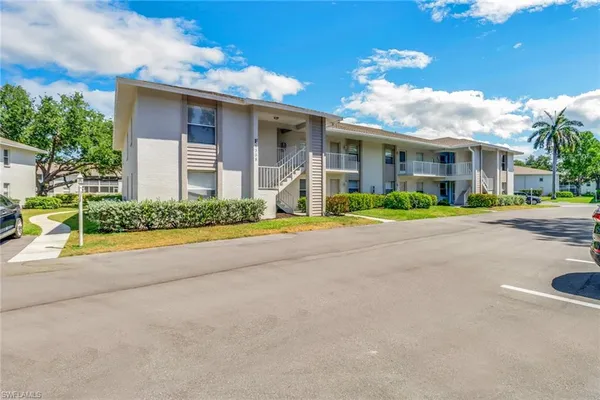 $2,400 | 1358 Derbyshire Court, Unit F201, Naples, FL 34116