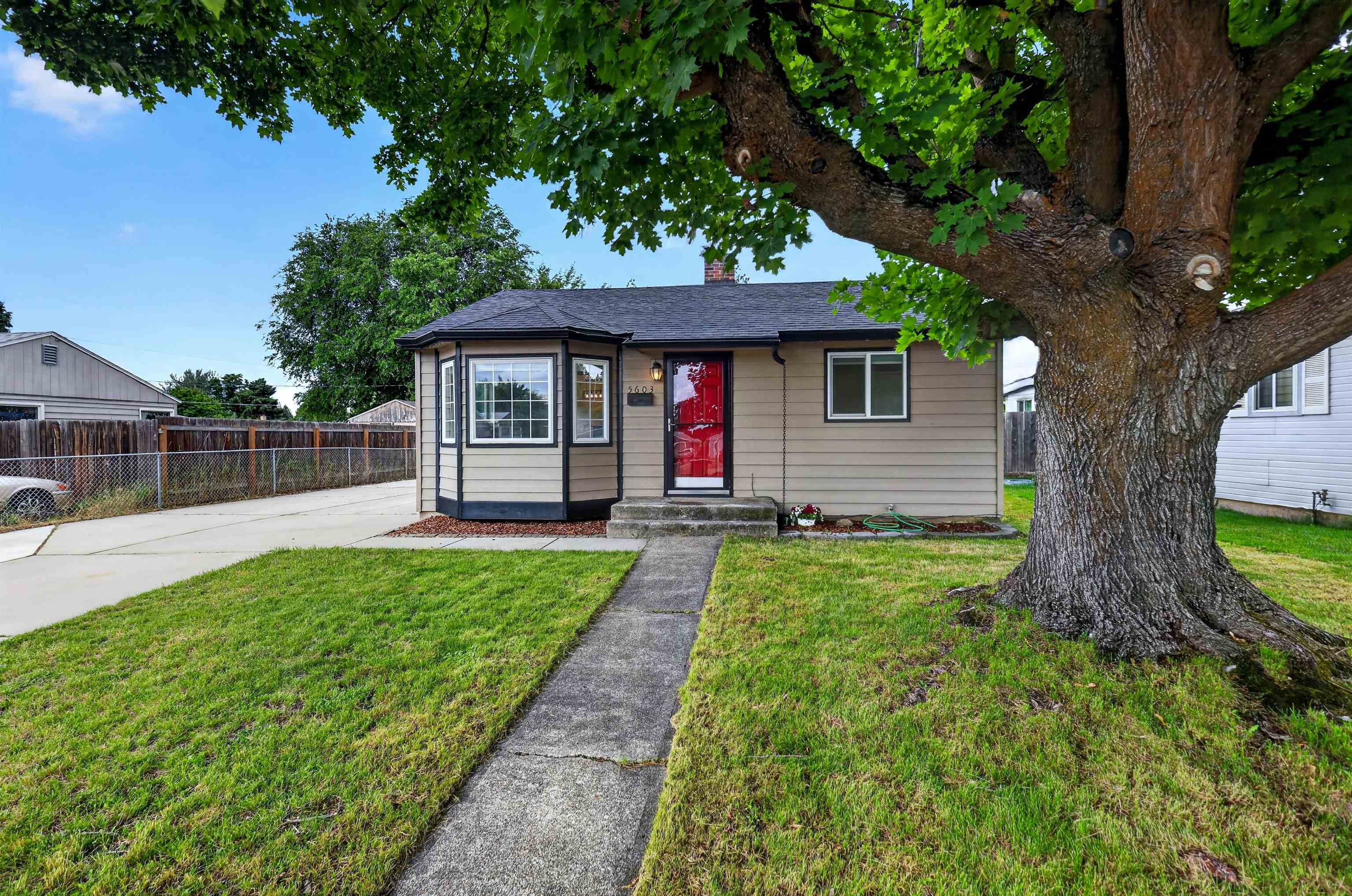 5603 North Lindeke Street Spokane, WA 99205 - Photo 2 of 34