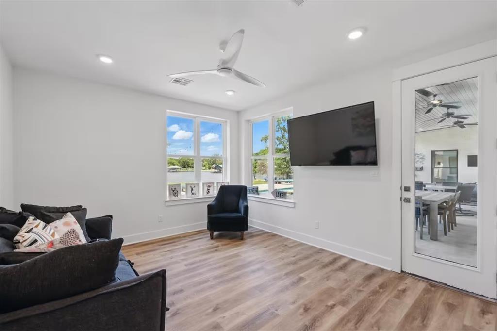 2752 Briarwood Harbor Road Malakoff, TX 75148 - Photo 22 of 37 a living room with furniture and a flat screen tv
