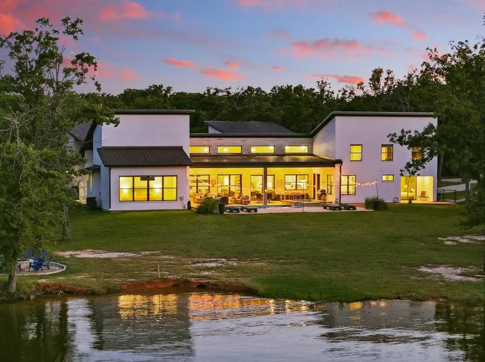 2752 Briarwood Harbor Road Malakoff, TX 75148 - Photo 3 of 37 a front view of a house with a garden