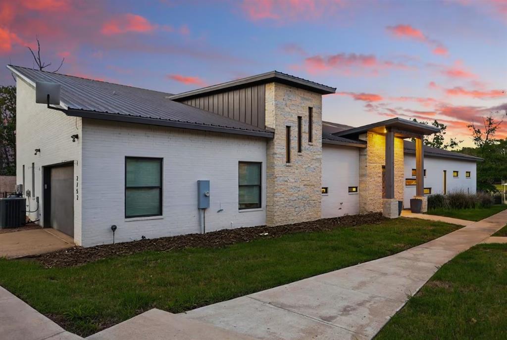 2752 Briarwood Harbor Road Malakoff, TX 75148 - Photo 7 of 37 a view of a back yard of the house
