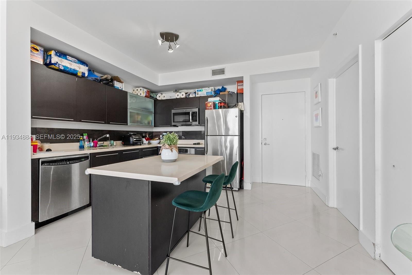 90 Southwest 3rd Street, Unit 1410 Miami, FL 33130 - Photo 5 of 29