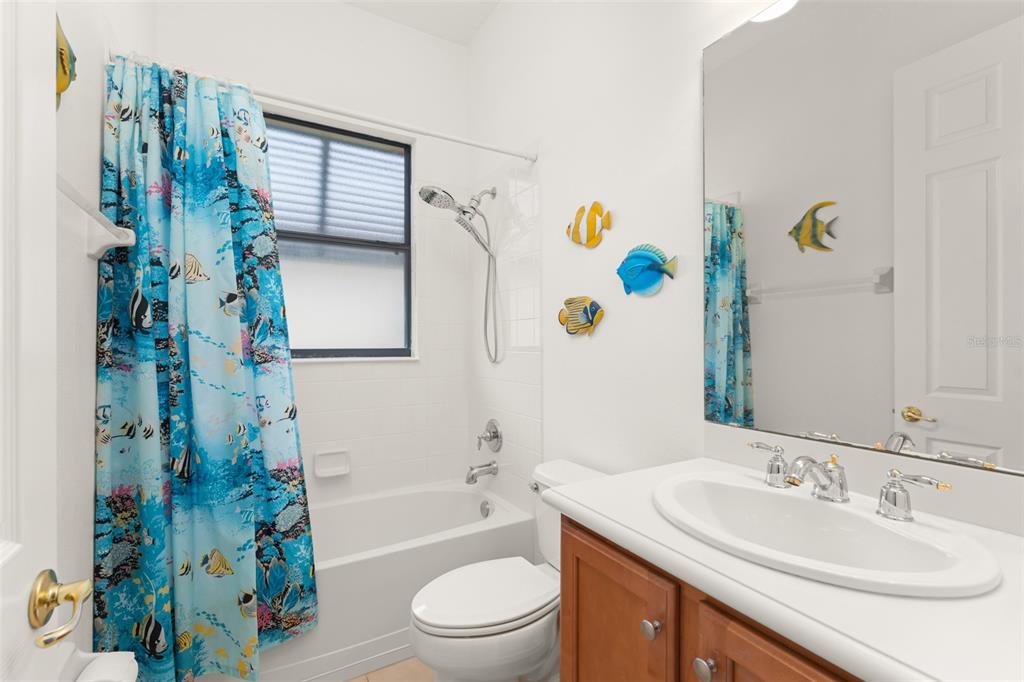 724 Villa Park Road Poinciana, FL 34759 - Photo 26 of 62 a bathroom with a sink a toilet and a bathtub