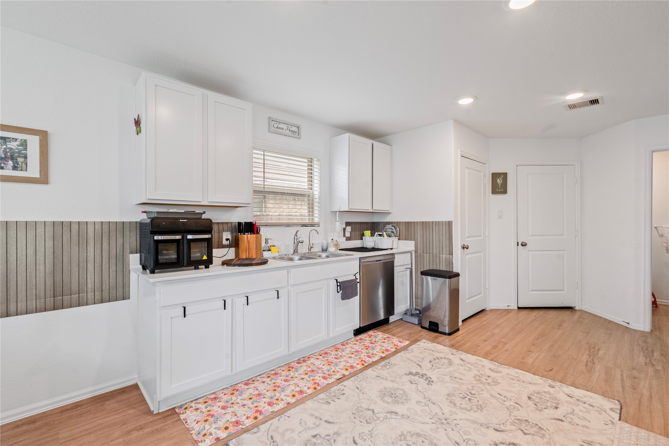 215 Bennett Street Angleton, TX 77515 - Photo 12 of 25 Gallery Image 12