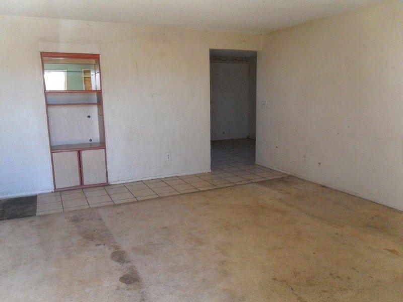 2028 West Roeser Road Phoenix, AZ 85041 - Photo 4 of 10 Living Room