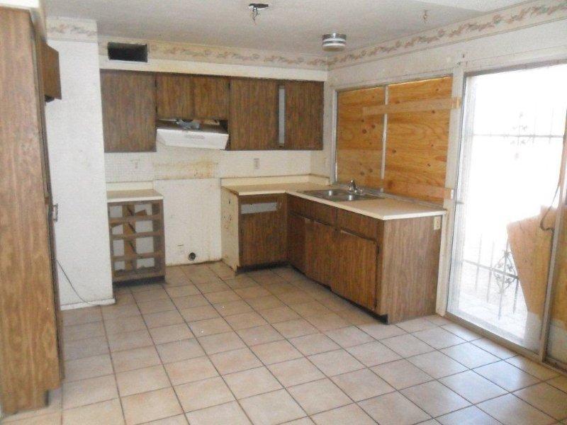 2028 West Roeser Road Phoenix, AZ 85041 - Photo 5 of 10 Kitchen