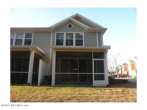 6963 Roundleaf Drive Jacksonville, FL 32258 - Photo 10 of 16 a big room with wooden wall and a large window