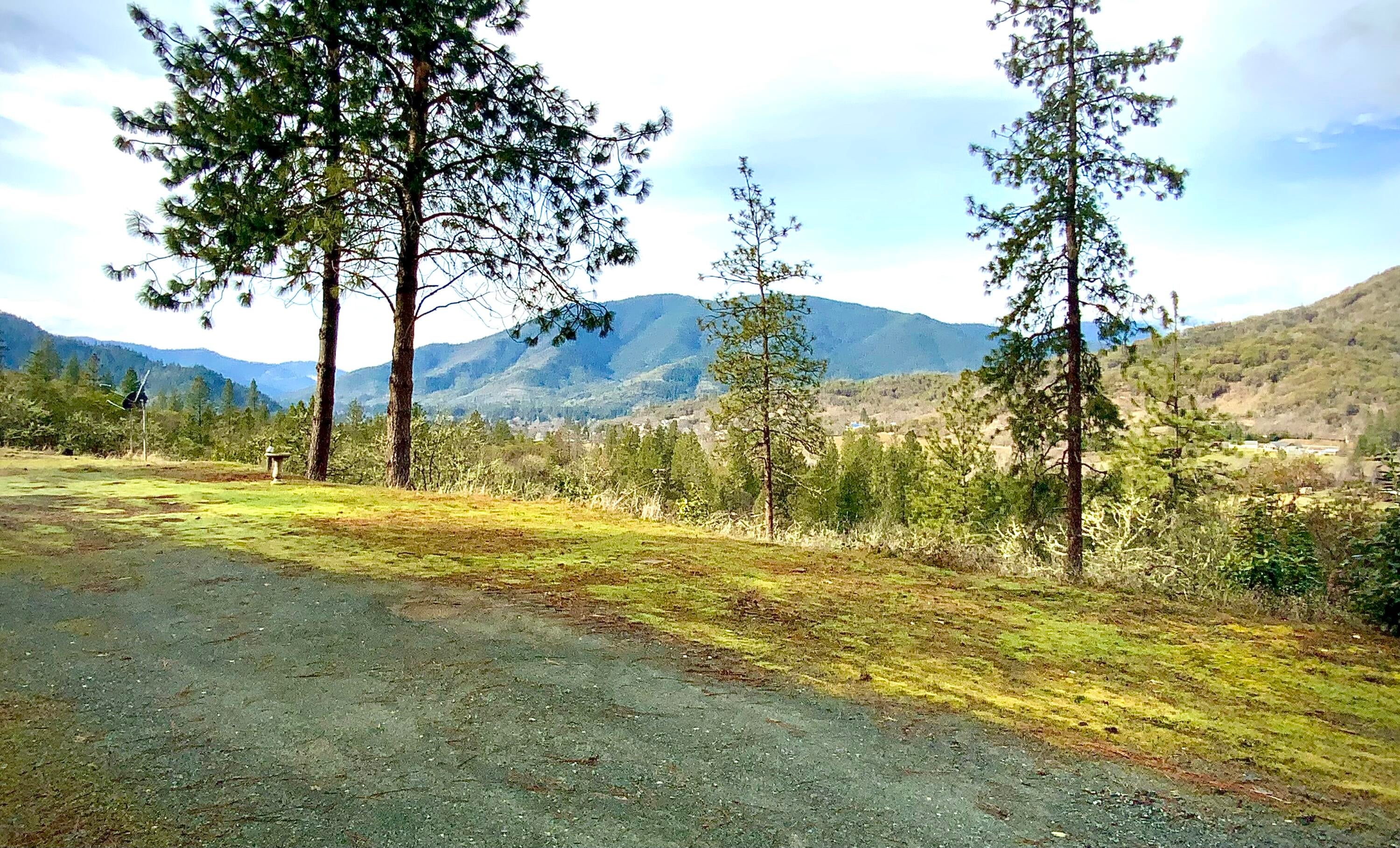1050 Wards Creek Road, Unit 10700142 Rogue River, OR 97537 - Photo 2 of 26 3