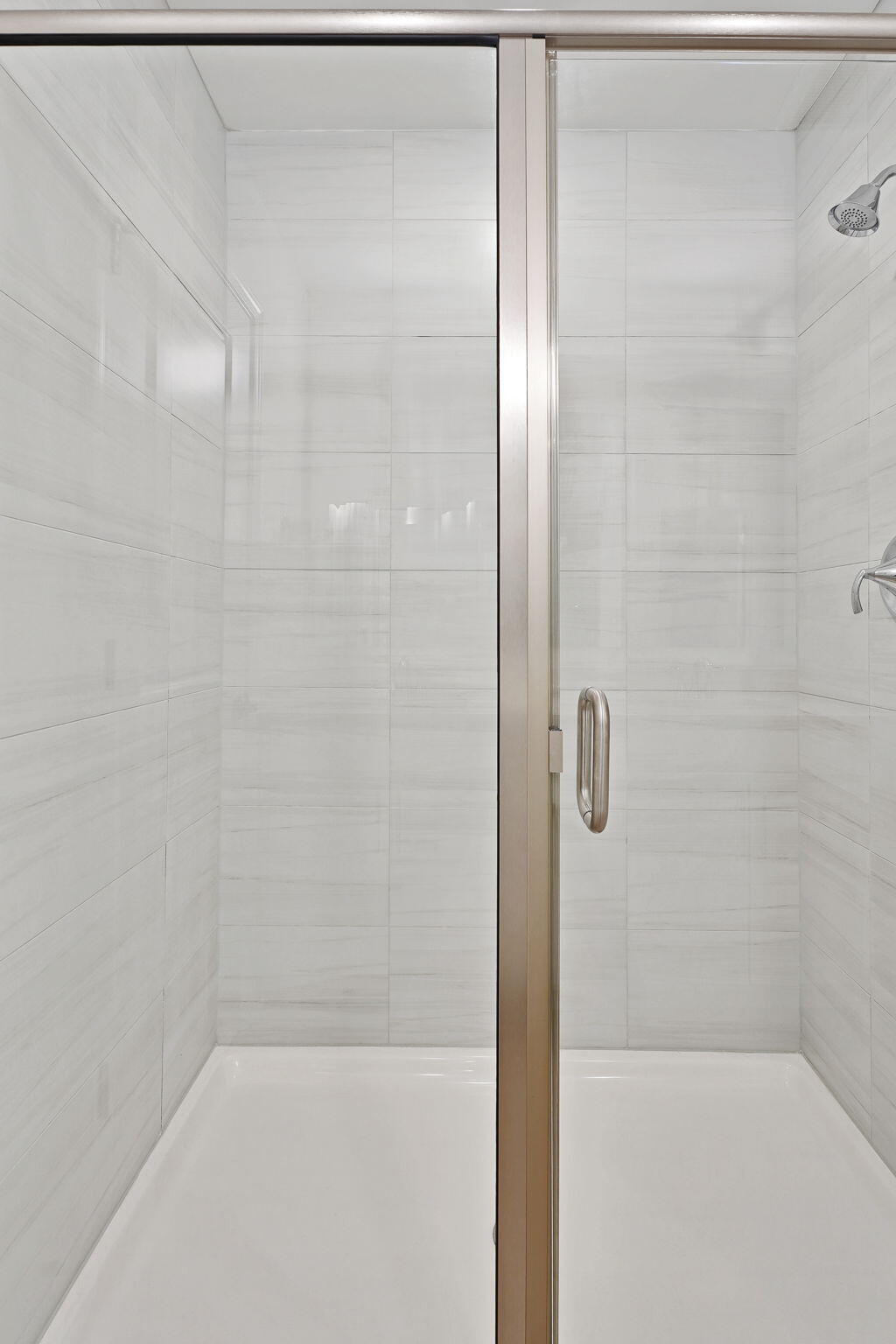 521 East 127th Place Crown Point, IN 46307 - Photo 35 of 37 a bathroom with a bathtub