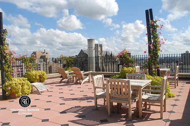 a view of outdoor space yard and patio