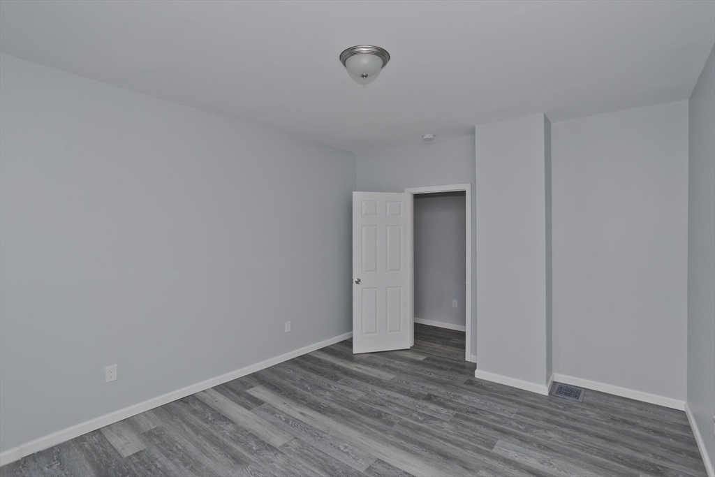 64 Thompson Street Springfield, MA 01109 - Photo 11 of 30