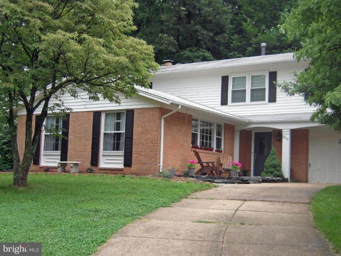 8618 Crestview Drive Fairfax, VA 22031 - Photo 1 of 22 Exterior (Main)