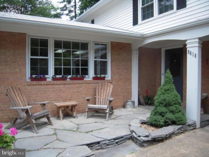 8618 Crestview Drive Fairfax, VA 22031 - Photo 2 of 22 Patio