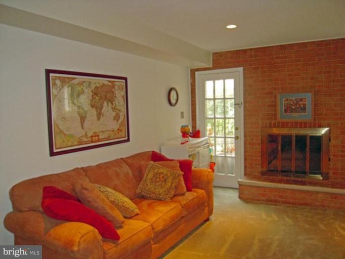 8618 Crestview Drive Fairfax, VA 22031 - Photo 18 of 22 Family Room #2