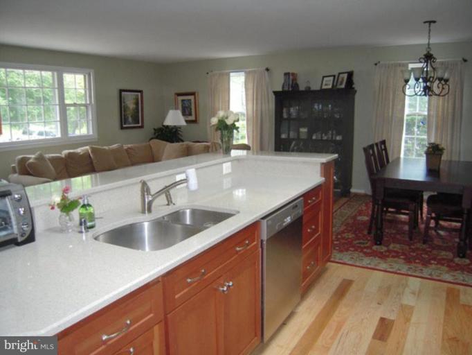 8618 Crestview Drive Fairfax, VA 22031 - Photo 4 of 22 Kitchen