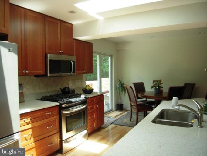 8618 Crestview Drive Fairfax, VA 22031 - Photo 5 of 22 Kitchen #2