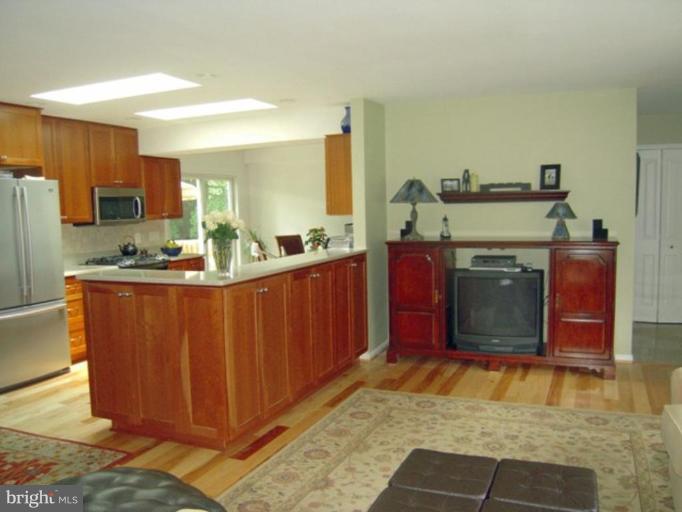8618 Crestview Drive Fairfax, VA 22031 - Photo 7 of 22 Kitchen/Living Room