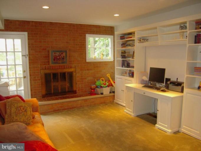 8618 Crestview Drive Fairfax, VA 22031 - Photo 8 of 22 Family Room