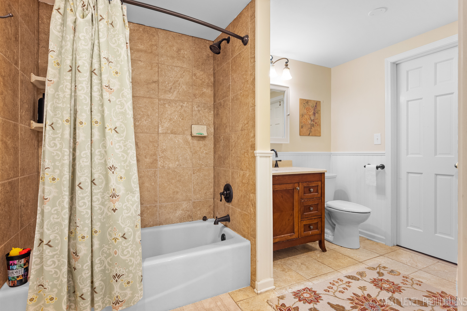 767 Wild Ginger Road Sugar Grove, IL 60554 - Photo 12 of 23 a bathroom with a toilet a sink and bathtub